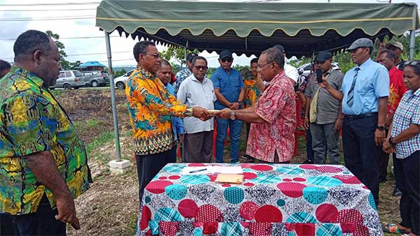 YPK Bantu Dana Pembangunan SMP Betlehem Keerom