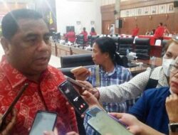 Benhur Watubun : PAW Almarhum Edwin Huwae Tunggu Putusan Mendagri