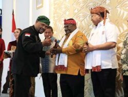 Dinobatkan Jadi Warga Kehormatan Pasundan Papua, Ini Respon Kenius Kogoya