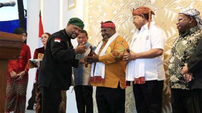 Dinobatkan Jadi Warga Kehormatan Pasundan Papua, Ini Respon Kenius Kogoya