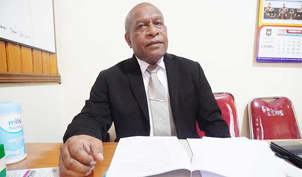 Kepala Disnakertrans Papua Tengah Frits James Boray