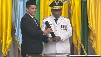 Sehari Jabat Sekda, Ali Baham Temongmere Kini Pj Gubernur Papua Barat