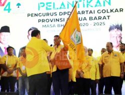 Paulus Waterpauw Resmi Nahkodai DPD Partai GOLKAR Papua Barat