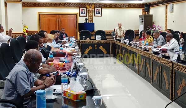 Pansus Beasiswa DPR Papua BPSDM rapat bersama