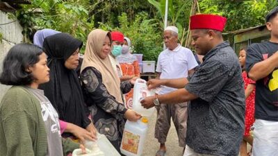 Berbagi Kasih di Kp Makassar Manokwari, Abdullah Manaray Mohon Dukungan Masyarakat