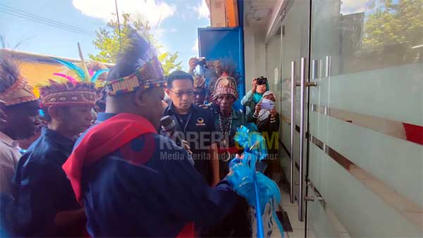 Terima SK Ketua, Petrus Kasihiw Resmikan Rumah Restorasi DPW Papua Barat Daya 2 Piet Kasihiw Resmi Sek NasDem PBD
