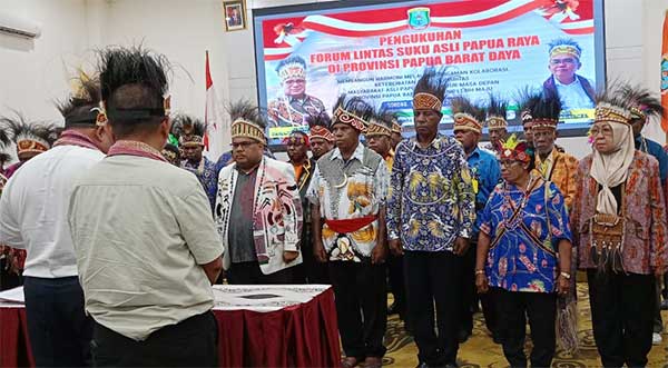 Pj Gub PBD Kukuhkan Forum Lintas Suku Asli Papua Raya