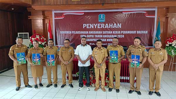 Bupati Biak Serahkan DPA SKPD TA 2024 2