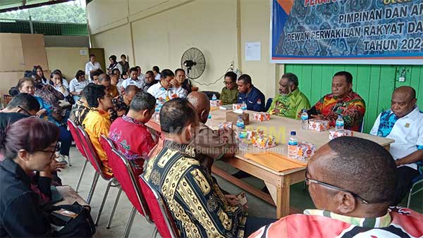 DPRD Kota JPR Tinjau Gudang KPU