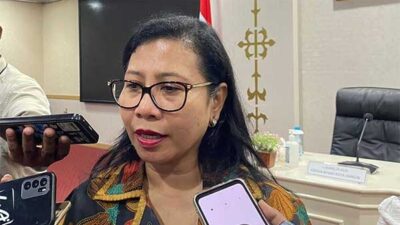 Wakil Ketua Komite IV DPD RI Novita Anakotta saat memberikan keterangan pers kepada awak media di ruangan aula Vlisingen Pemkot Ambon, Senin (8/1/2024) / Foto : Ist