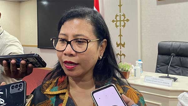 Wakil Ketua Komite IV DPD RI Novita Anakotta saat memberikan keterangan pers kepada awak media di ruangan aula Vlisingen Pemkot Ambon, Senin (8/1/2024) / Foto : Ist