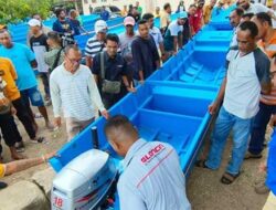 15 Kelompok Nelayan di Kota Ambon Terima Bantuan Perahu-Pancing Tonda