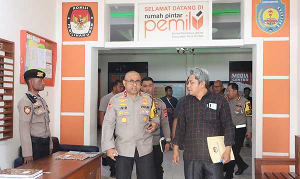 Kapolda PB cek kesiapan KPU Bawas Bintuni2