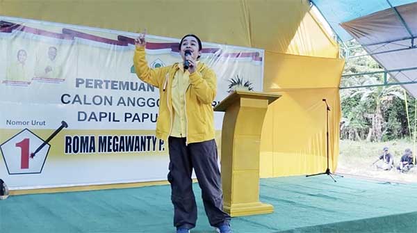 Roma Megawanty Kampanye di Teluk Bintuni