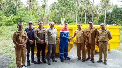 Pertamina Pamalu Serahkan Bantuan Kontainer Sampah ke Warga Ring 1 FT Tobelo