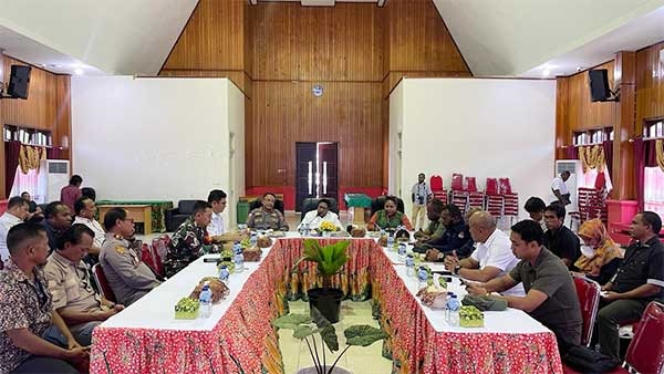 Gubernur Papua Tengah Minta Proses Rekapitulasi Suara Dilaksanakan Sesuai Jadwal 1 IMG 20240228 WA0039