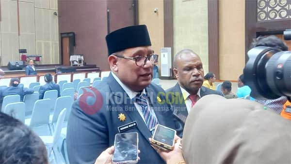 Pj Gubernur PBD Mohammad Musa'ad saat memberikan keterangan pers seusai pelantikan / Foto : Suzan