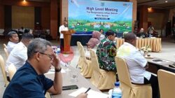 Pj Wali Kota Septinus Lobat saat menyampaikan sambutan pada giat HLM TPID Pemkot Sorong bersama BI Perwakilan Papua Barat bertempat di Gedung Lambert Jitmau (Gedung LJ) Sorong, Rabu (6/3/2024) / Foto : Suzan