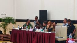 Pimpinan Bawaslu Provinsi Papua Barat Daya dalam rapat pleno terbuka rekapitulasi hari perhitungan perolehan suara tingkat Provinsi Papua Barat di Ballrom Pollaris Hotel Vega Kota Sorong, PBD, Jumat (8/3/2023).(Foto : KENN)
