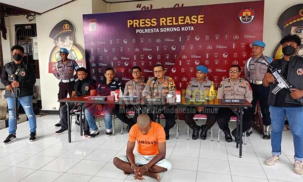 Polresta Sorong Kota menggelar konferensi pers terkait kasus pencurian kendaraan bermotor (Curanmor) roda dua di Mapolresta setempat, Rabu (27/3/2024) / Foto : Suzan