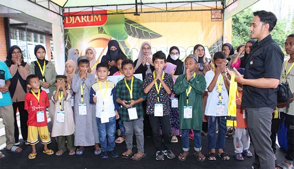PLN UP3 Sorong Kembali Berbagi, Beri 21 Yatim Dhuafa Belanja Bahagia Bersama 3 PLN UP3 Sorong Belanja Bahagia Bersama3