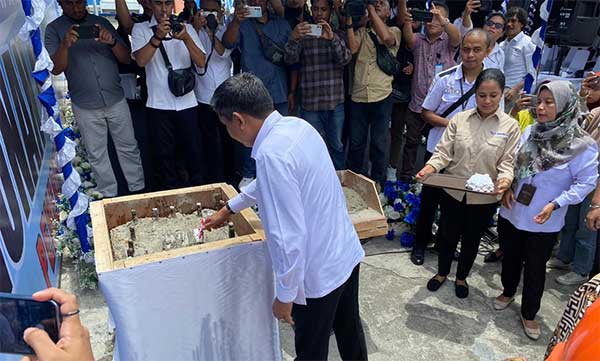 Pj Walkot Ambon Batu Pertama Mall Pel Publik