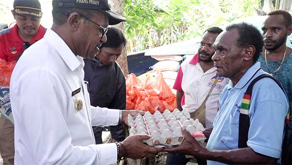 Pj Walkot JPR Bantu Korban Kebakaran2