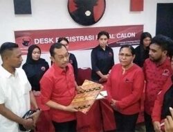 Barnabas Orno Resmi Daftar di PDIP Maluku, Beri Janji Ini Jika Terpilih