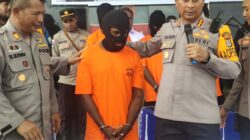 Caption: Conferensi Pers Penangkapan 4 Pelaku Pencurian dan Kekerasan KM 12 Holtekamp di Mapolsek Muara Tami, Kota Jayapura, Kamis (04/04/2024) / Foto: Humas Polresta Jayapura Kota