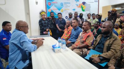 Bacagub Papua Barat Daya Gabriel Asem,S.E.,M.Si mendaftar di DPD Partai Demokrat Papua Barat Daya, Kamis (18/4/2024).(Foto : KENN)