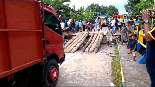 Jembatan Wai Masika II Turun Satu Sisi