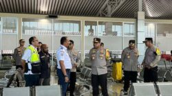 H-2 Lebaran, Kapolda PB Pantau Arus Mudik di Bandara dan Pelabuhan Manokwari 14 h 2 lebaran