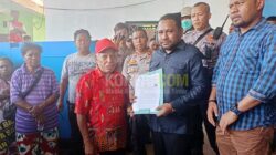 Forum Lintas Suku Asli Papua Lanjut Demo di KPU-Bawaslu PBD, Masih Soal Yosep Kocu