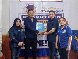 Jantje Wenno Utus Tim Ambil Formulir Pendaftaran di NasDem Kota Ambon