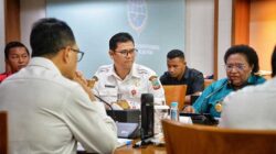 Penjabat Gubernur Papua Tengah, DR Ribka Haluk, S.Sos., MM saat berdialog dengan Menteri Perhubungan RI, DR. (H. C) Ir. Budi Karya Sumadi, Jakarta, Rabu (15/5/2024) / Foto : BKIP Kemehub