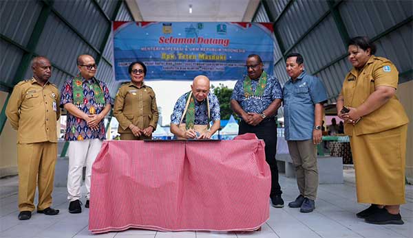 MenKop UKM Resmi Pasar Tradisional Fandoi Biak3