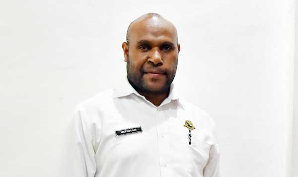 Methodius Kossay Penghubung KY Papua