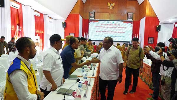 PLN Pemprov Papua Tengah Teken PKS4 1