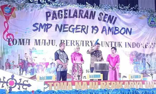 Pj Walkot Pagelaran Seni SMPN 19 Ambon