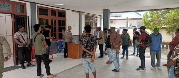 demo kantor bupati keerom