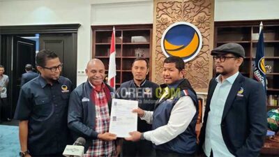 Calon Bupati Maybrat Agustinus Tenau saat menerima rekomendasi NasDem / Foto : KENN