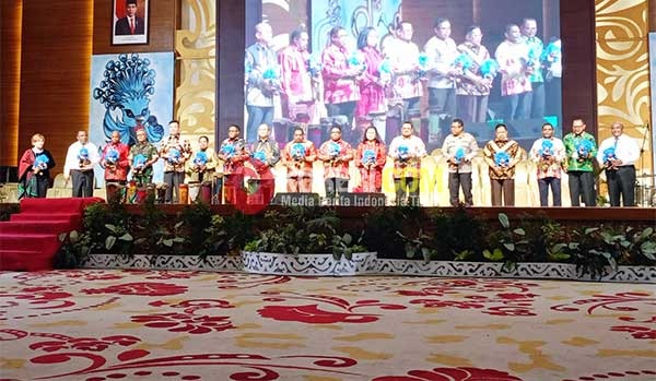 Closing Award Ceremony Pesparawi ke XIV se-Tanah Papua Tingkat Papua Barat dan PBD bertempat di gedung Aimas Convention Center (ACC) Aimas, Kabupaten Sorong, Kamis (27/6/2024) malam / Foto : Suzan