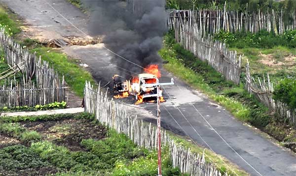 KKB Bakar Mobil Tembak Mati Sopir di Paniai