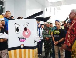 KPU Mimika Launching Maskot Pilkada 2024, Bupati Rettob: Mari Kita Sukseskan