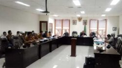 Komisi II DPRD Mal Rapat Evaluasi dg Mitra