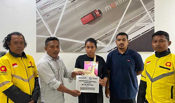 Maxim Jayapura Santuni Warga Pengguna