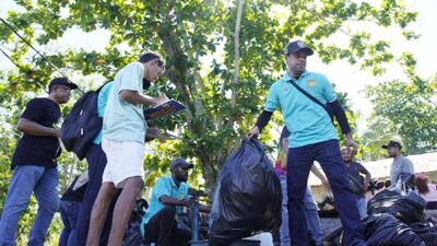 Aksi Bersih-bersih Pantai Ciberi, PLN Berhasil Kumpulkan 2,3 Ton Sampah di HLH Sedunia 2024