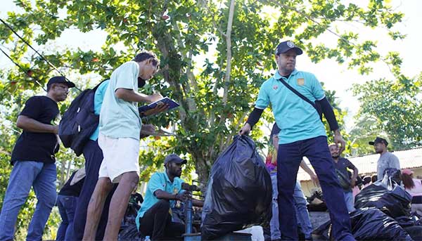 PLN Bersih2 Pantai Ciberi HLH Sedunia
