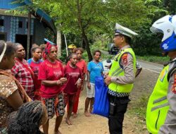 Polantas Menyapa Pedagang Pinang, Sosialisasi Tertib Lalu Lintas