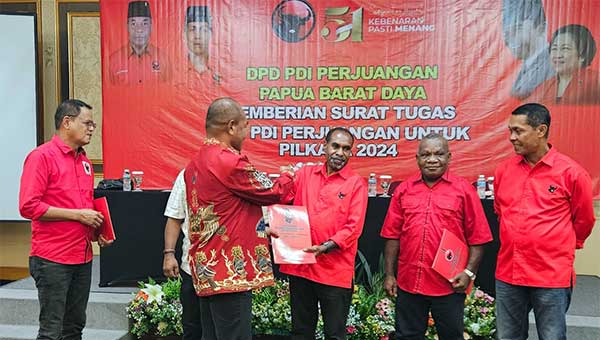 22 Bacakada terima surat tugas PDIP